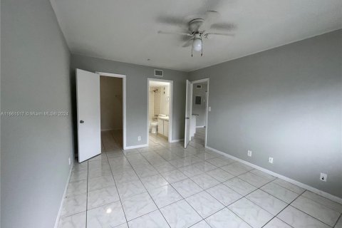 Copropriété à louer à Lauderhill, Floride: 1 chambre, 55.74 m2 № 1370861 - photo 10