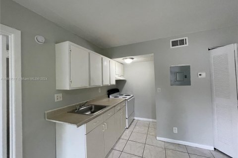 Copropriété à louer à Lauderhill, Floride: 1 chambre, 55.74 m2 № 1370861 - photo 4