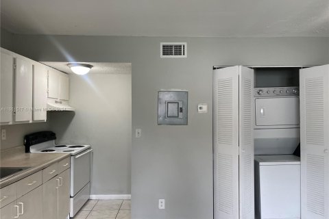 Copropriété à louer à Lauderhill, Floride: 1 chambre, 55.74 m2 № 1370861 - photo 6