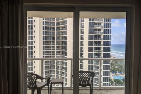 Studio in the Condo in Sunny Isles Beach, Florida  № 1372450 - photo 8