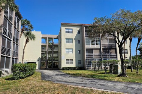 Condo in North Lauderdale, Florida, 2 bedrooms  № 1168899 - photo 29