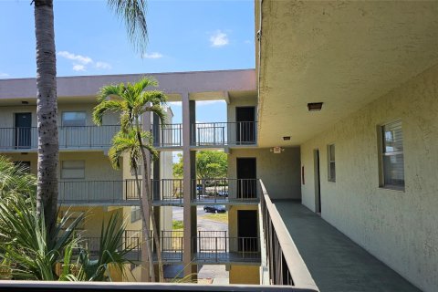 Copropriété à vendre à North Lauderdale, Floride: 2 chambres, 92.9 m2 № 1168899 - photo 1