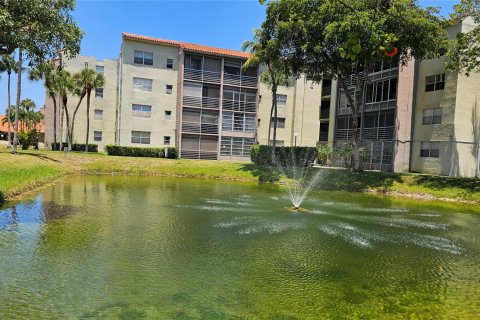 Condo in North Lauderdale, Florida, 2 bedrooms  № 1168899 - photo 22