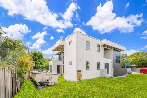 Casa en venta en Fort Lauderdale, Florida, 5 dormitorios, 329.9 m2 № 9403 - foto 22