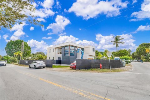 Casa en venta en Fort Lauderdale, Florida, 5 dormitorios, 329.9 m2 № 9403 - foto 24