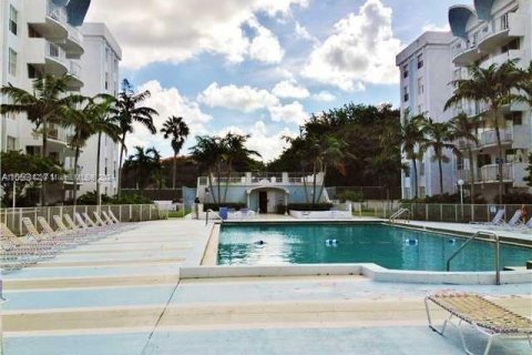 Condo in Miami, Florida, 2 bedrooms  № 1102681 - photo 5