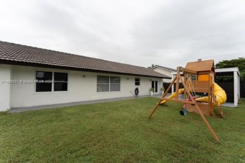 House in Miami, Florida 3 bedrooms, 155.61 sq.m. № 1102684 - photo 29