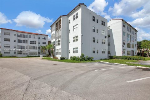 Condominio en venta en Lauderdale Lakes, Florida, 1 dormitorio, 77.57 m2 № 890117 - foto 14