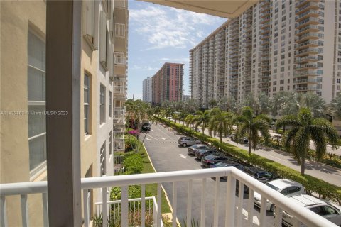 Condominio en venta en Sunny Isles Beach, Florida, 2 dormitorios, 172.43 m2 № 784041 - foto 1