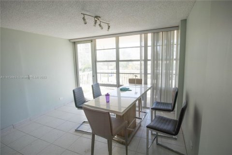 Condominio en venta en Sunny Isles Beach, Florida, 2 dormitorios, 172.43 m2 № 784041 - foto 4