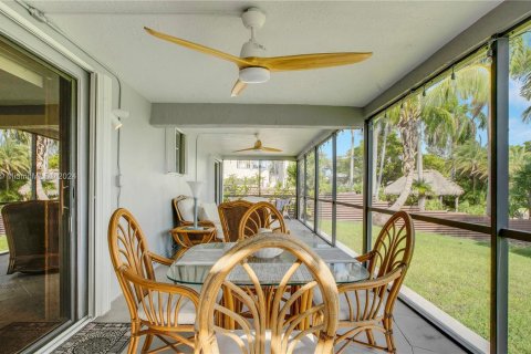 Villa ou maison à vendre à Cutler Bay, Floride: 4 chambres, 297.84 m2 № 1310921 - photo 25