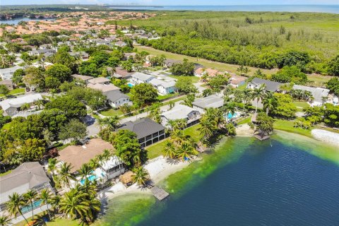 Villa ou maison à vendre à Cutler Bay, Floride: 4 chambres, 297.84 m2 № 1310921 - photo 18