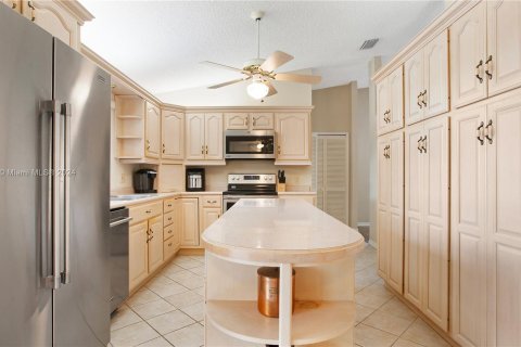 Villa ou maison à vendre à Cutler Bay, Floride: 4 chambres, 297.84 m2 № 1310921 - photo 6