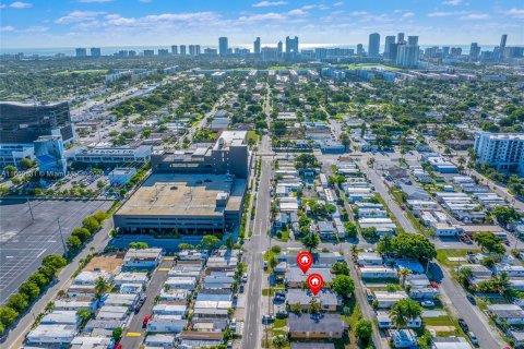 Propiedad comercial en venta en Hallandale Beach, Florida № 1365953 - foto 16