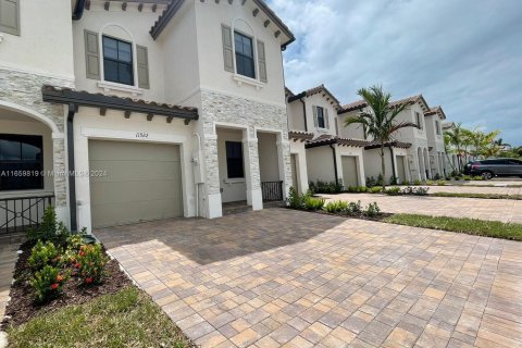 Touwnhouse à louer à Homestead, Floride: 4 chambres, 169.08 m2 № 1365446 - photo 1