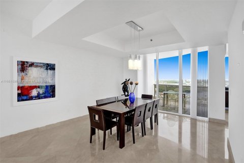 Condominio en venta en Sunny Isles Beach, Florida, 3 dormitorios, 216.18 m2 № 1365913 - foto 16