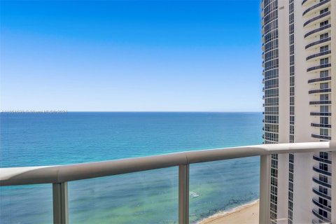 Copropriété à vendre à Sunny Isles Beach, Floride: 3 chambres, 216.18 m2 № 1365913 - photo 4