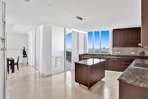 Condominio en venta en Sunny Isles Beach, Florida, 3 dormitorios, 216.18 m2 № 1365913 - foto 19