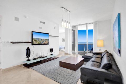 Condominio en venta en Sunny Isles Beach, Florida, 3 dormitorios, 216.18 m2 № 1365913 - foto 1