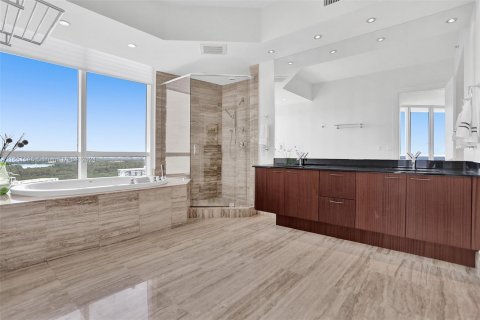 Copropriété à vendre à Sunny Isles Beach, Floride: 3 chambres, 216.18 m2 № 1365913 - photo 30