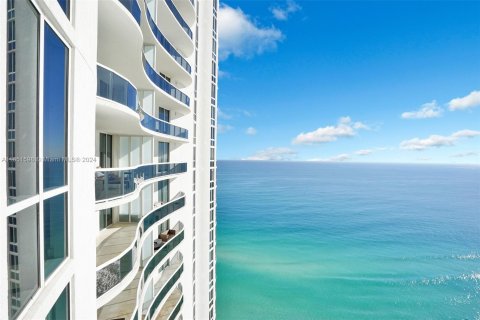 Condominio en venta en Sunny Isles Beach, Florida, 3 dormitorios, 216.18 m2 № 1365913 - foto 13