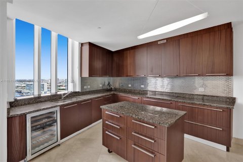 Condo in Sunny Isles Beach, Florida, 3 bedrooms  № 1365913 - photo 22