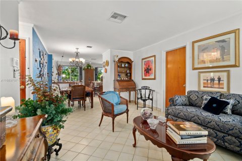 Villa ou maison à vendre à Miami, Floride: 3 chambres, 131.64 m2 № 1365444 - photo 5