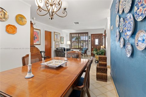 Casa en venta en Miami, Florida, 3 dormitorios, 131.64 m2 № 1365444 - foto 8