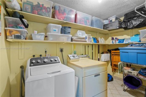 Casa en venta en Miami, Florida, 3 dormitorios, 131.64 m2 № 1365444 - foto 24