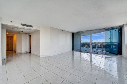 Condo in Aventura, Florida, 2 bedrooms  № 984482 - photo 25