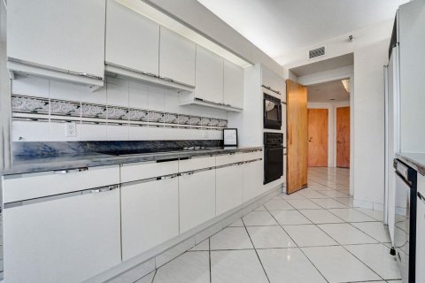 Condo in Aventura, Florida, 2 bedrooms  № 984482 - photo 19