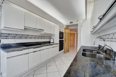 Condo in Aventura, Florida, 2 bedrooms  № 984482 - photo 20