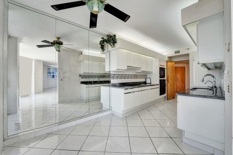 Copropriété à vendre à Aventura, Floride: 2 chambres, 208.1 m2 № 984482 - photo 23