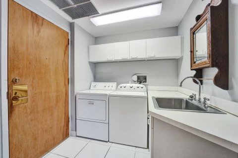 Condo in Aventura, Florida, 2 bedrooms  № 984482 - photo 1