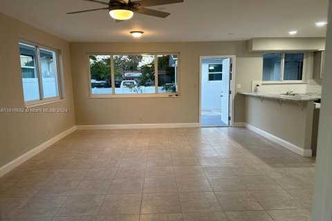 Immobilier commercial à vendre à Hallandale Beach, Floride: 205.04 m2 № 1238929 - photo 9