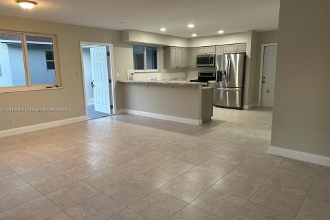 Immobilier commercial à vendre à Hallandale Beach, Floride: 205.04 m2 № 1238929 - photo 10