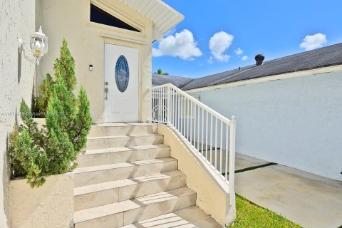 Casa en venta en Miami, Florida, 4 dormitorios, 166.67 m2 № 1410463 - foto 6