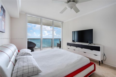 Condo in Hallandale Beach, Florida, 3 bedrooms  № 1410502 - photo 21