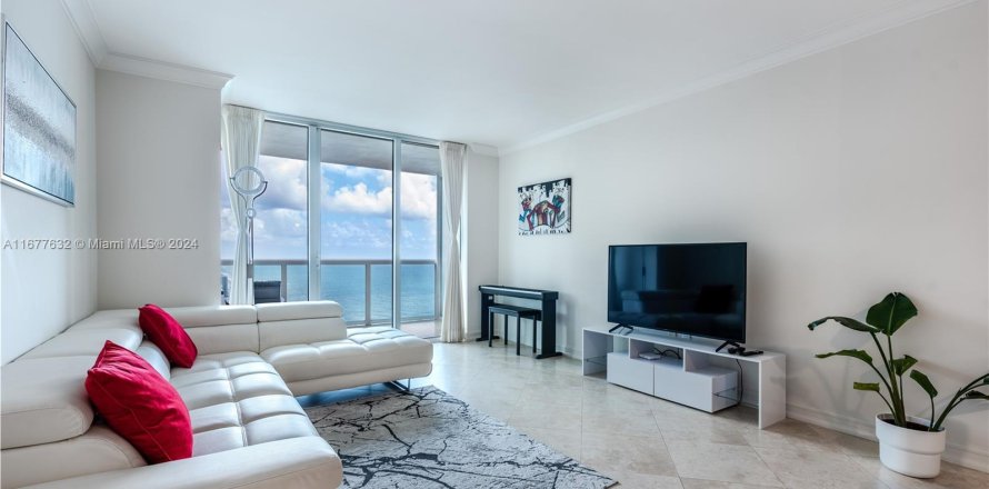 Condo in Hallandale Beach, Florida, 3 bedrooms  № 1410502