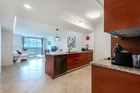 Condo in Hallandale Beach, Florida, 3 bedrooms  № 1410502 - photo 5