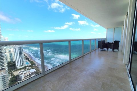 Condo in Hallandale Beach, Florida, 3 bedrooms  № 1410502 - photo 19