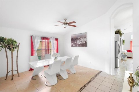 Villa ou maison à vendre à Davenport, Floride: 4 chambres, 180.23 m2 № 1248427 - photo 4