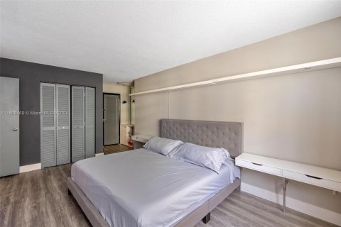Condominio en venta en Hallandale Beach, Florida, 1 dormitorio, 98.48 m2 № 929143 - foto 12