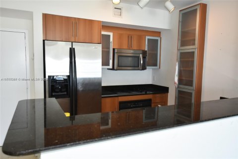 Condo in Miami, Florida, 2 bedrooms  № 929142 - photo 6