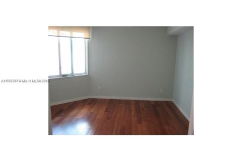 Condo in Miami, Florida, 2 bedrooms  № 929142 - photo 10