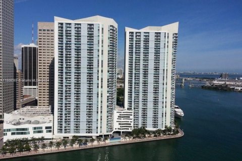 Condo in Miami, Florida, 2 bedrooms  № 929142 - photo 2