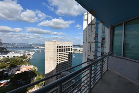 Condo in Miami, Florida, 2 bedrooms  № 929142 - photo 1