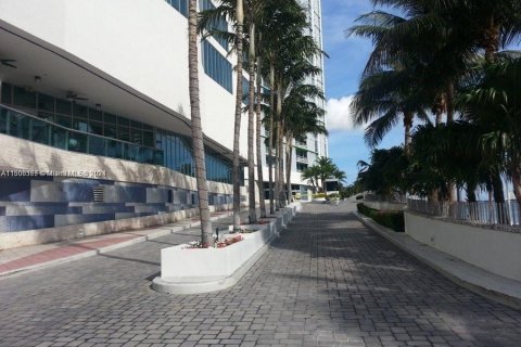 Condominio en venta en Miami, Florida, 2 dormitorios, 108.6 m2 № 929142 - foto 3