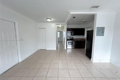 Apartamento en alquiler en Miami, Florida, 1 dormitorio, 55.74 m2 № 1396273 - foto 3