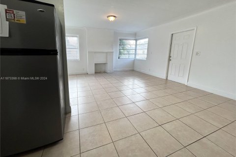 Apartamento en alquiler en Miami, Florida, 1 dormitorio, 55.74 m2 № 1396273 - foto 4